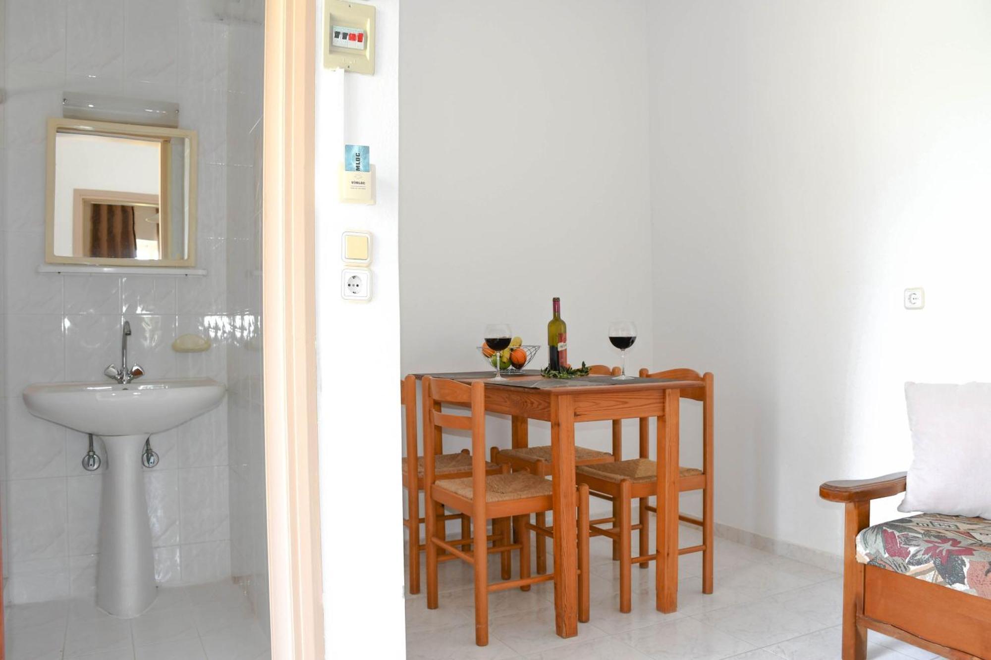 Litinas Apartments With Pool Agia Marina Exterior foto