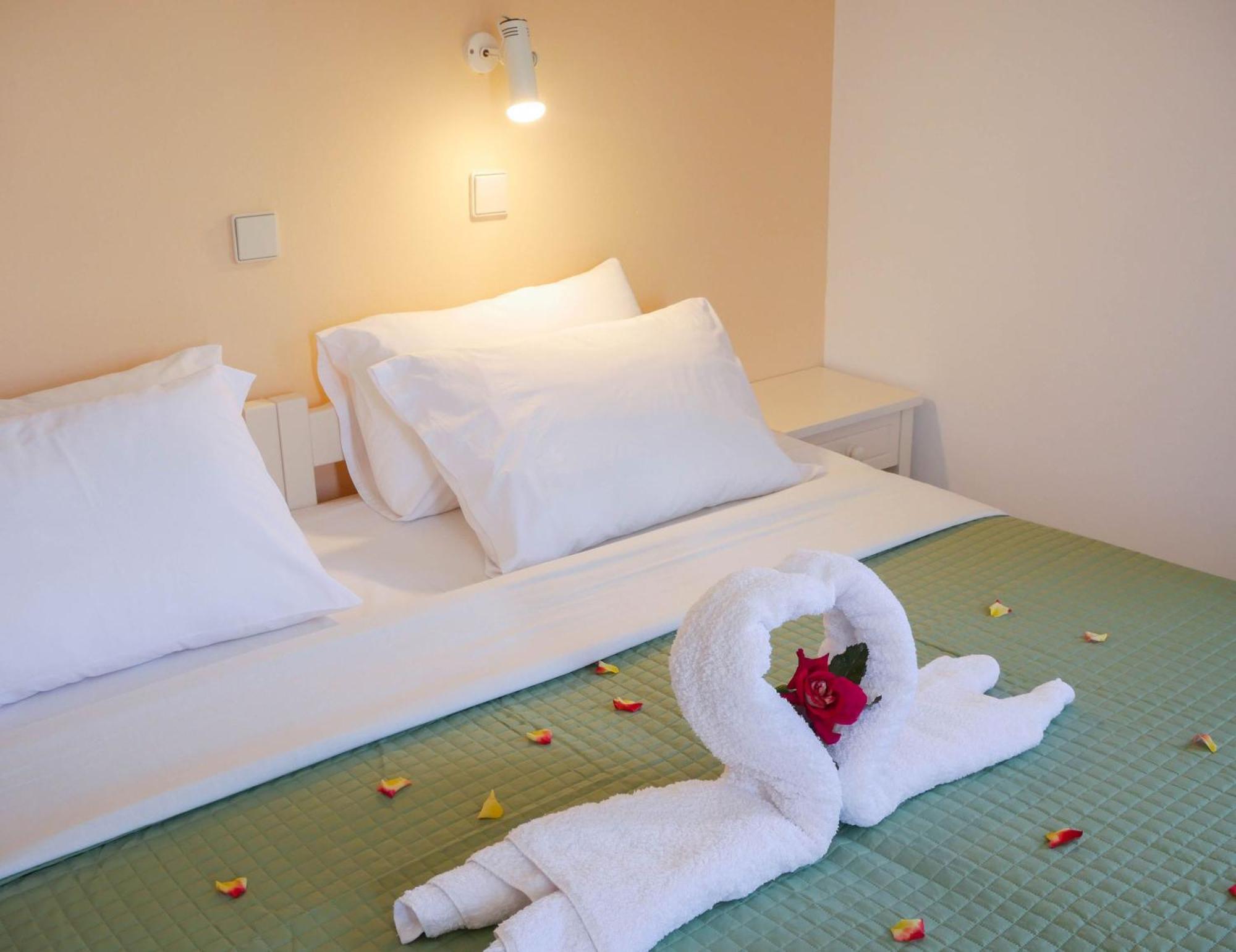 Litinas Apartments With Pool Agia Marina Exterior foto